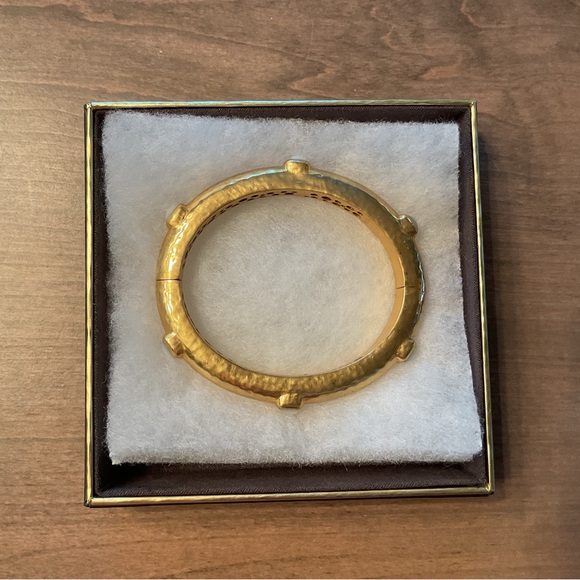 JULIE VOS Catalina Stone Hinge Bangle in Mother of Pearl - Picture 4 of 7